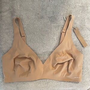 NWT naked plunge bra Skims L